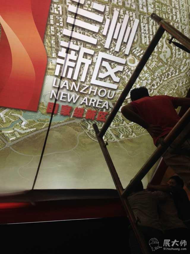 裝頂部軟膜，要注意安全哦