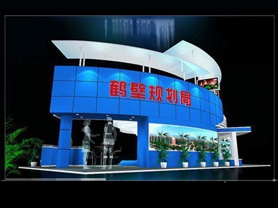72平米展臺設(shè)計(jì)制作：四面開口/前衛(wèi)/木質(zhì)結(jié)構(gòu)/藍(lán)色，為成就招商展展商而作（免費(fèi)使用）